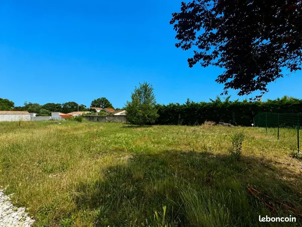 Terrain à bâtir de 428 m² à LE CHAY (17)