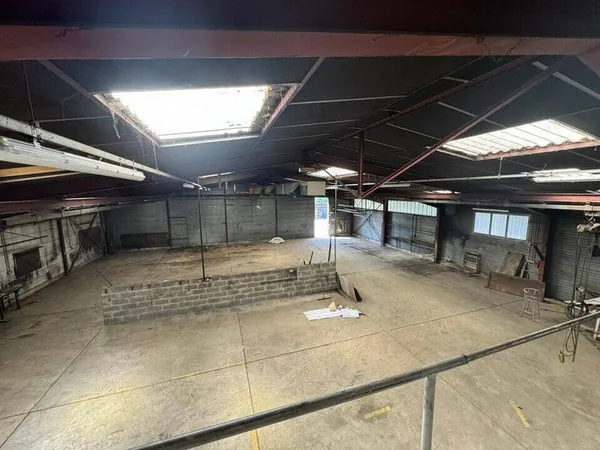 Local d'activité 685 m²