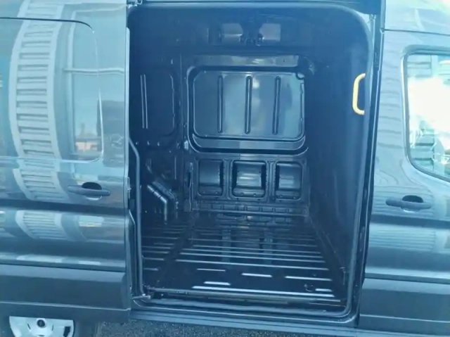 Ford Transit fourgon fg t350 l2h3 2.0 ecoblue 165ch bva8 trend — photo 9