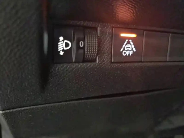 Peugeot 2008 puretech 100 s&amp;s bvm6 — photo 29