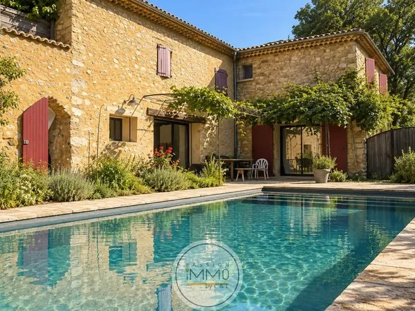 À VENDRE Ancienne bergerie rénovée avec 3 logements avec p
