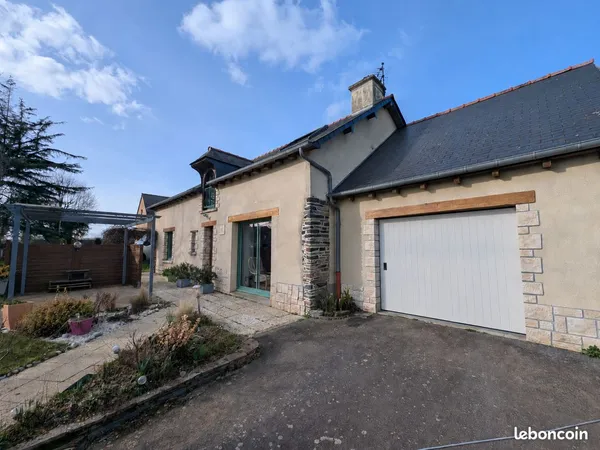 Maison de caractère 135 m² - 5 chambres + bureau - terrain 1 019 m² - Châteaugiron
