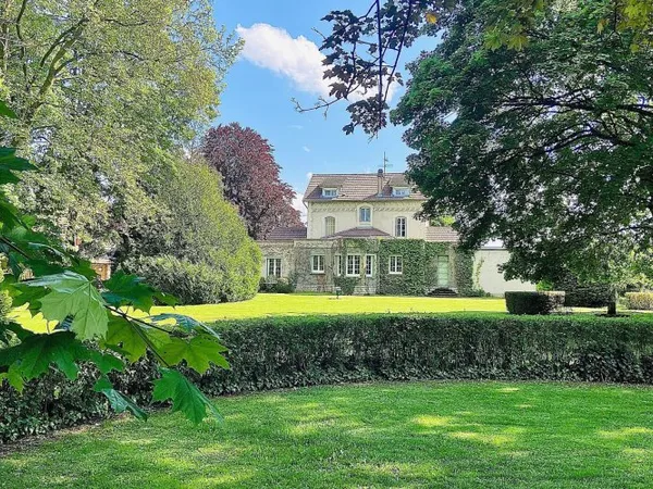 Maison 11 pièces 263 m²