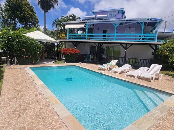 Résidence touristique 5 logements + piscine ? Martinique