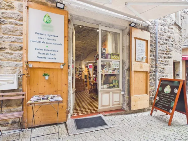 Fonds de commerce au coeur du village des Les Vans
