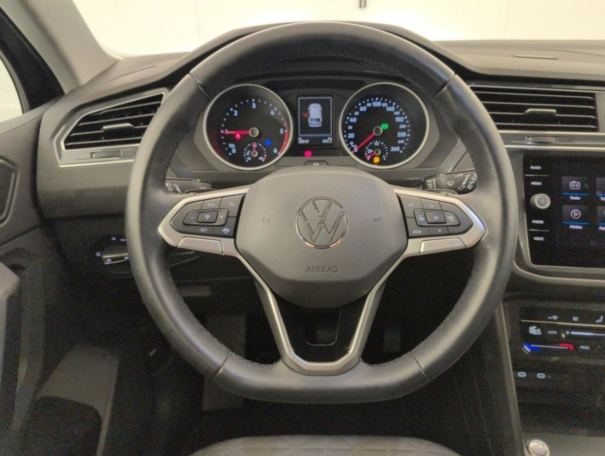 Volkswagen Tiguan — photo 22