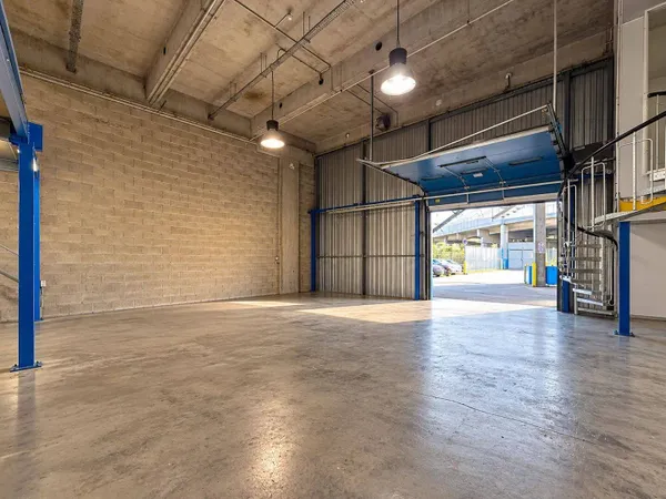 Entrepôt 956 m²