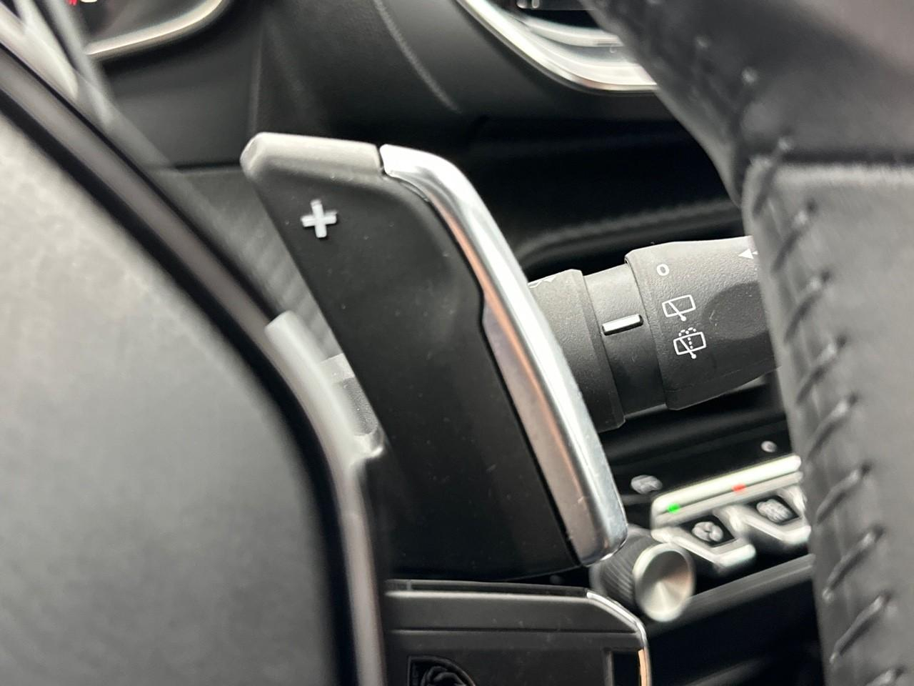 Peugeot 2008 hybrid 145 e-dcs6 style — photo 18