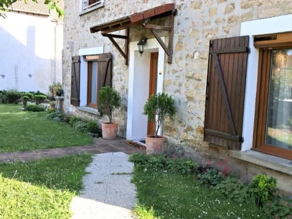 CERGY VILLAGE - BELLE MAISON INDIVIDUELLE PLEINE DE CHARME- LOCATION VIDE