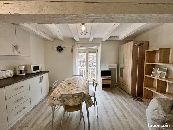 Studio meublé 24 m² - Centre-ville, rue de la Regratterie