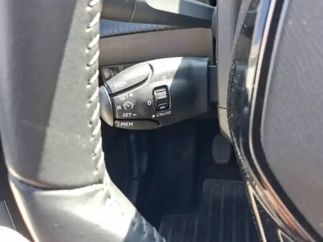 Peugeot 208 puretech 100 s&amp;s bvm6 — photo 16