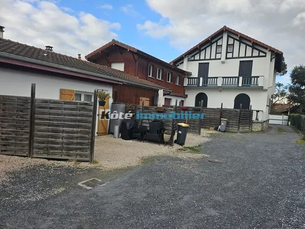 TARBES : ENSEMBLE IMMOBILIER 1 MAISON T5 + 3 APPATEMENTS LOUES