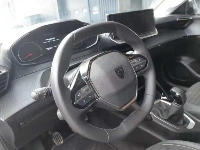 Peugeot 208 puretech 75 s&amp;s bvm5 — photo 29