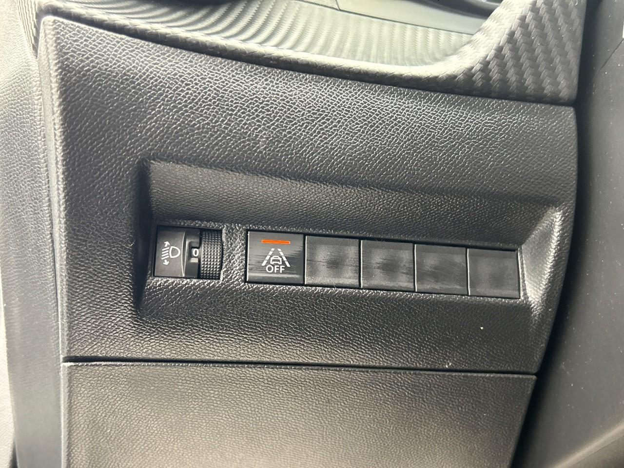 Peugeot 2008 puretech 130 s&s eat8 allure — photo 21