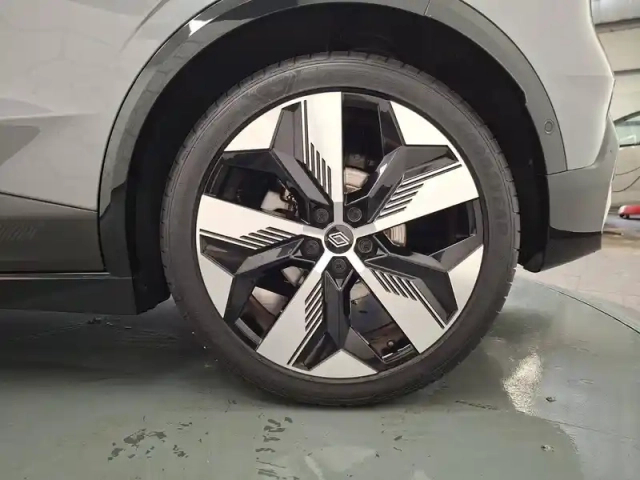 Renault Megane e-tech ev60 220 ch super charge — photo 19