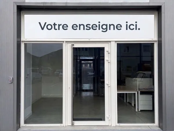 Bureaux équipés prêts à travailler - Mezzavia