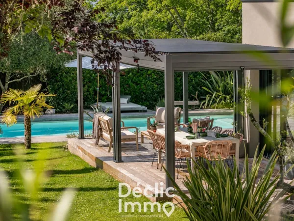 Maison 7 pièces 242 m²