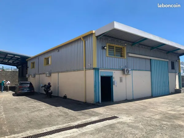 Local commercial 625 m² Sainte-Marie
