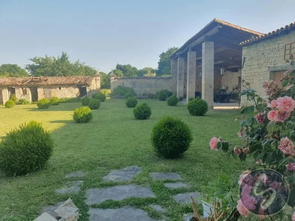Maison 9 pièces 327 m²