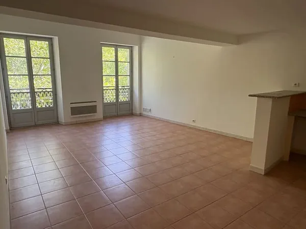 Appartement T3 spacieux et lumineux - Centre-Ville de Pertuis