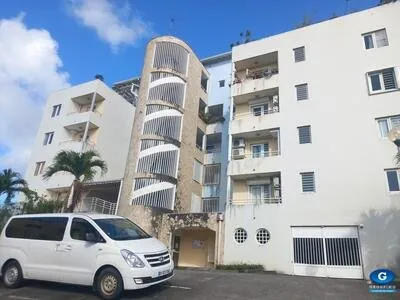 TRES BEAU TYPE 2 FORT DE FRANCE PROCHE CENTRE VILLE