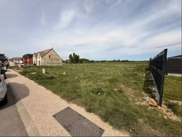 Terrain à bâtir de 840 m² à LES BREVIAIRES (78)