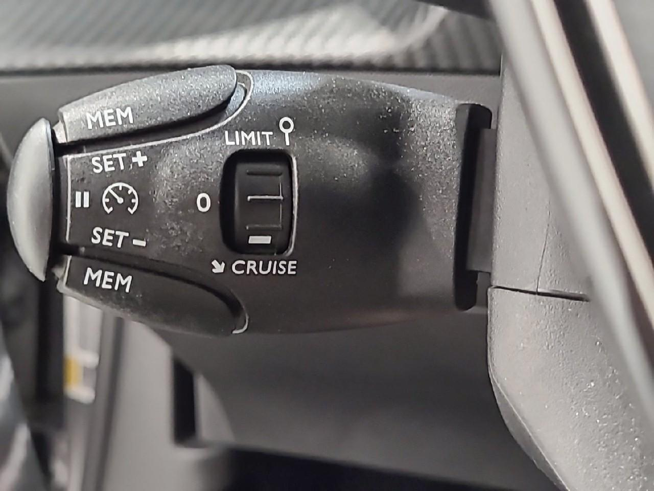 Peugeot 2008 puretech 130 s&s eat8 style — photo 22