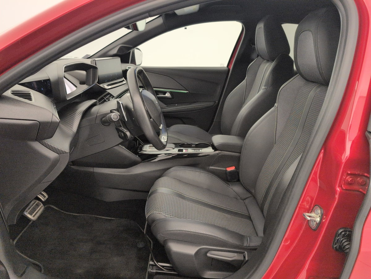 Peugeot 208 — photo 15