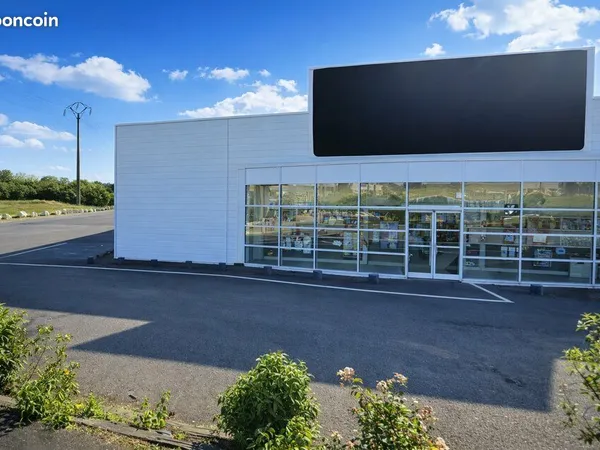 Local commercial 1800 m² MIGNE AUXANCES