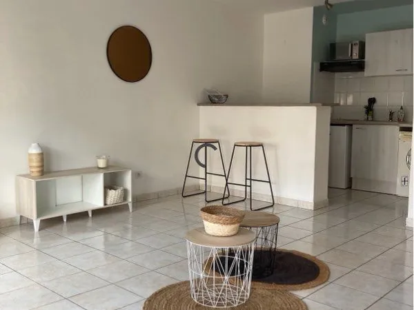 Grand Studio - 32m2 avec balcon, piscine et parking