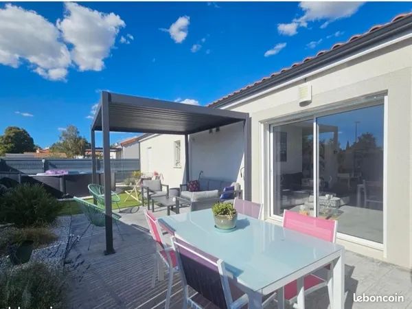À vendre - Maison de plain-pied 103 m² avec piscine, hors lotissement