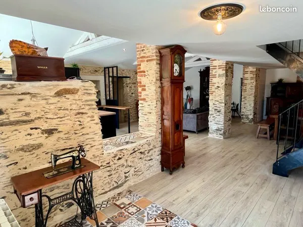 Maison meublée 110m2 - 3 chambres - Poutres et pierres apparentes