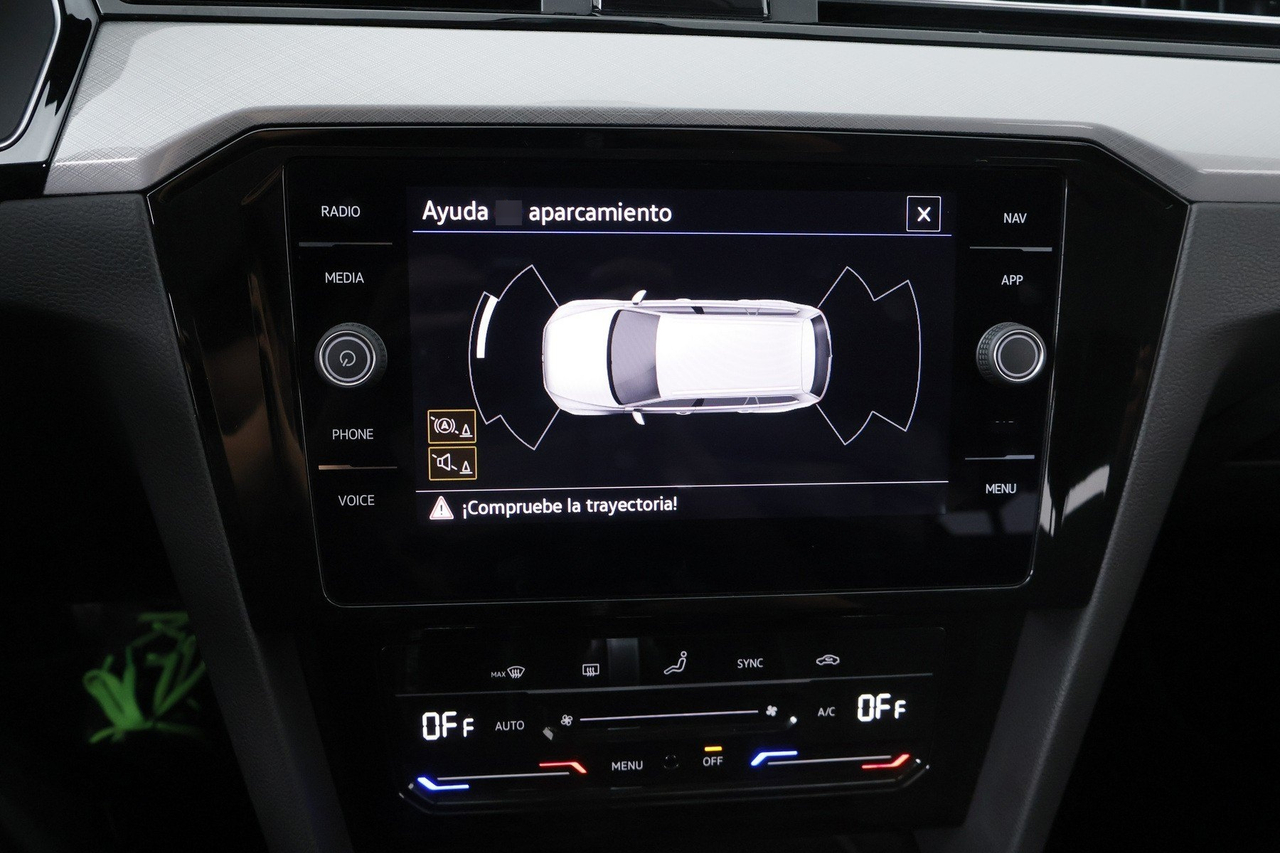 Volkswagen Passat SW — photo 27