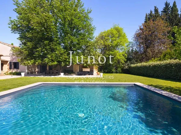 Villa 10 pièces 250 m²