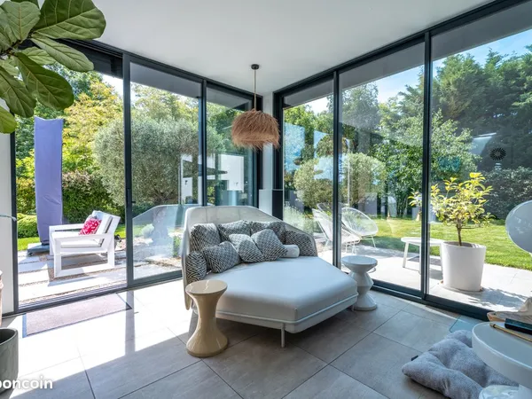 Villa contemporaine - 311m2 sur terrain de 1090m2