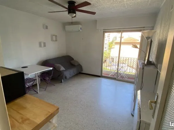 Location studio 21.5 m2 à Cannes climatisé uniquement à étudiant(e)