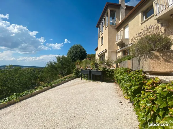 Propriété 8 pièces 219 m²