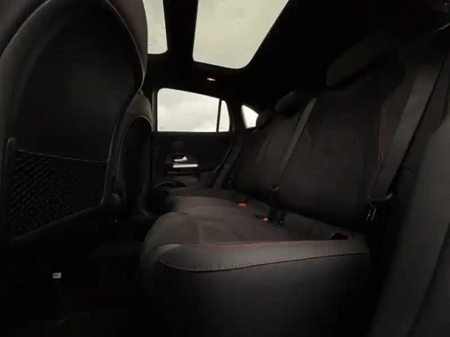 Mercedes Gla 200 d amg line — photo 17