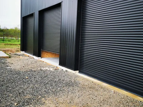 Box stockage 50 m² + mezanine 15m²