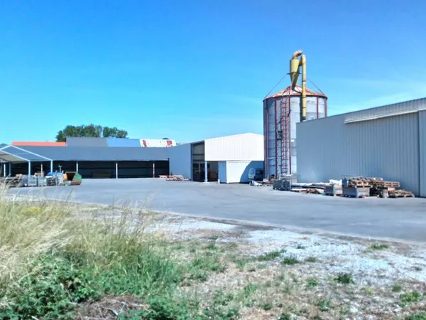 Local d'activité 1490 m²