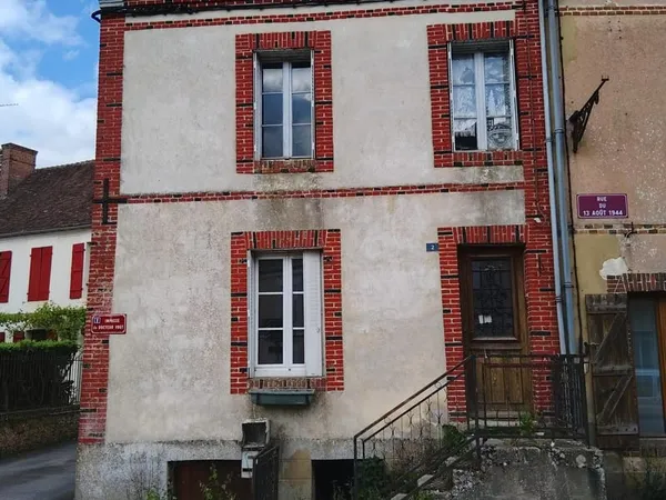 Maison de bourg entièrement à rénover