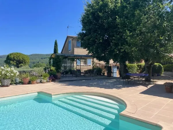 Salernes Maison de charme avec vue sur 1.3ha..