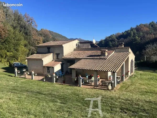 Propriété 5 pièces 151 m²