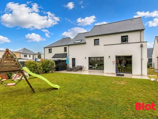 EXCLUSIVITE -Maison de 172 m2 5 chambres sur un terrain de 507 m2 à Bédée