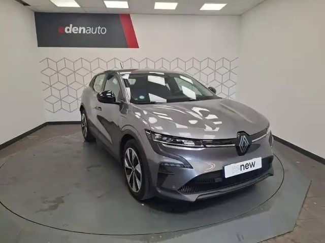 Renault Megane e-tech er ev60 130ch super charge — photo 8