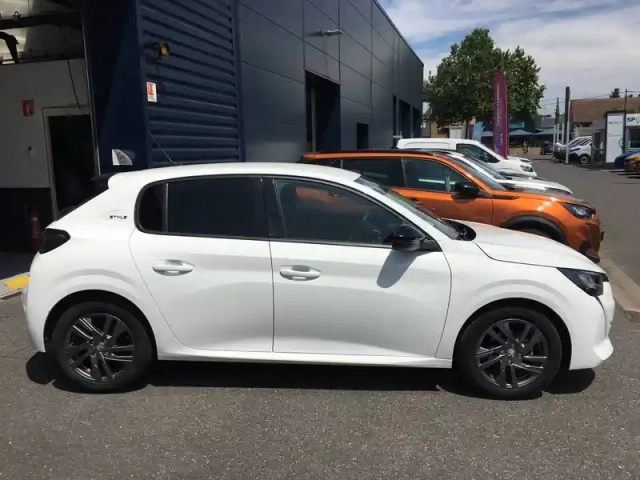 Peugeot 208 puretech 75 s&amp;s bvm5 — photo 27