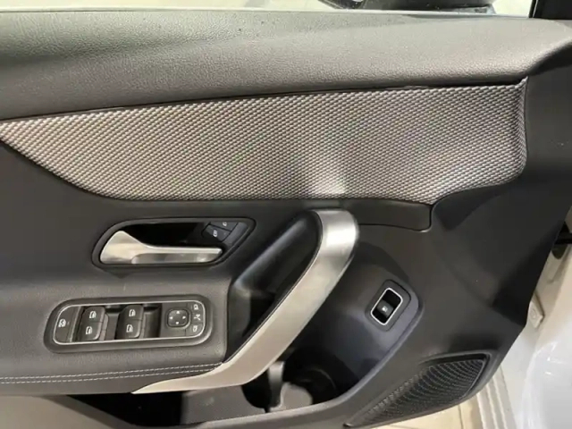 Mercedes Classe A 250 e berline progressive line — photo 40