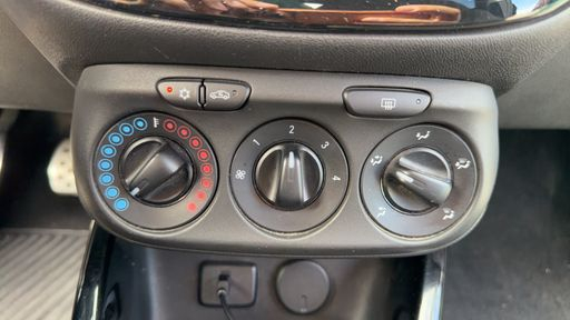 Opel Corsa 1.4 90 - Black – 2017 – 127041 km – Essence – Boîte Manuelle — photo 17
