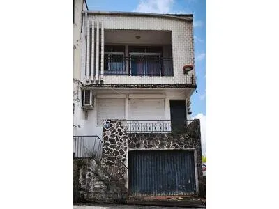 Maison de ville à Restaurer avec Énorme Potentiel