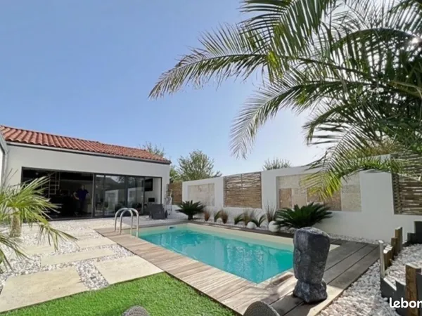 Maison récente de 2023 avec piscine - 128 m²
